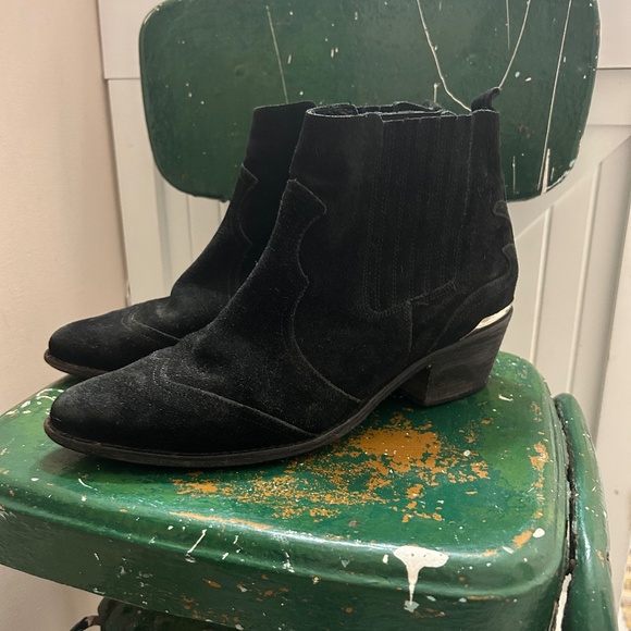 suede boots - Picture 1 of 5
